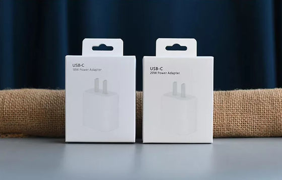 Os dados do carregador do Usb de PMS cabografam a caixa de embalagem Debossing à prova de graxa