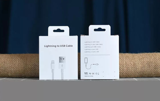 Os dados do carregador do Usb de PMS cabografam a caixa de embalagem Debossing à prova de graxa