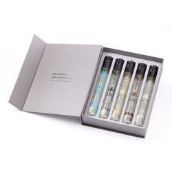 Caixas de presente lustrosas CMYK Champagne Gift Box Packaging da garrafa de vinho da laminação